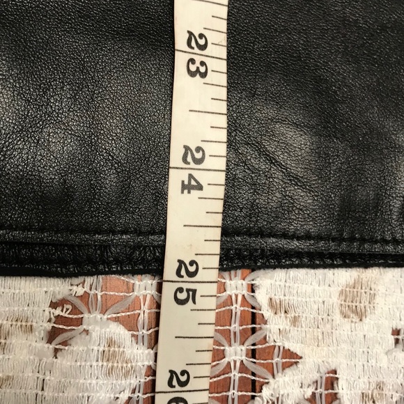 Isaac Mizrahi Black Leather Skirt Size 12 - Picture 3 of 4